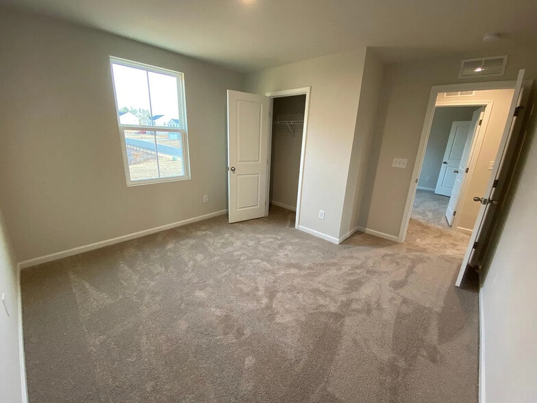 Building Photo - Room in House on Bark Way