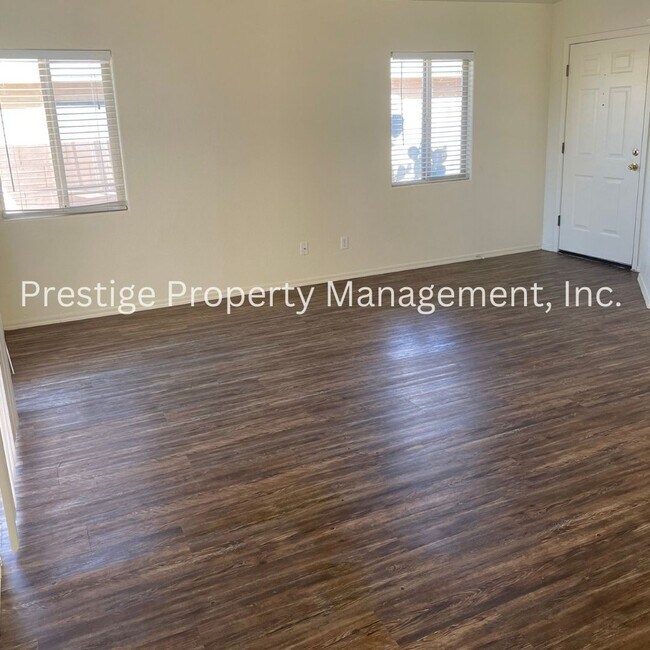 Building Photo - Charming Rita Ranch Home!!!