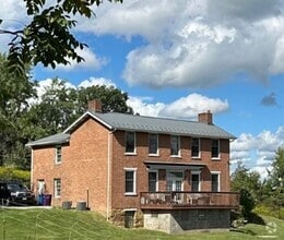 Building Photo - Amazing Farm Property!