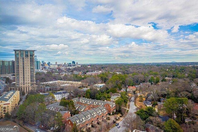 Building Photo - 2795 Peachtree Rd