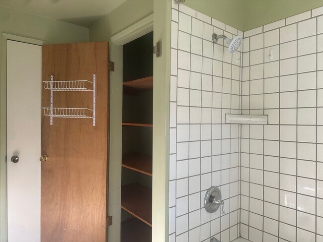 Building Photo - Updated 3-Bedroom Home with Deck & Garage in Mountlake Terrace!!!