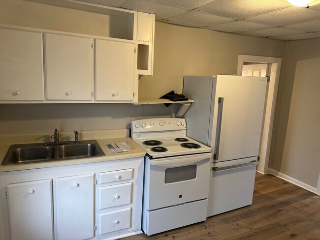 Building Photo - 410 Bowen Ave