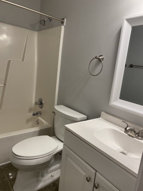 Building Photo - 448 Deerwood St