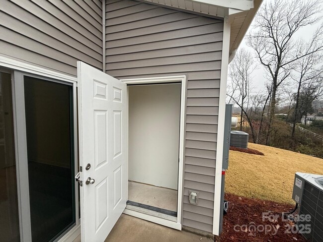 Building Photo - 4113 Smt Wds Dr