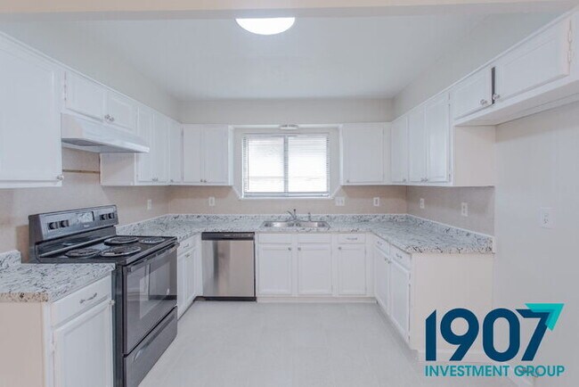 Building Photo - Stunning 3-Bedroom Home with Dramatic Vaulted Ceilings and Loft in OKC!