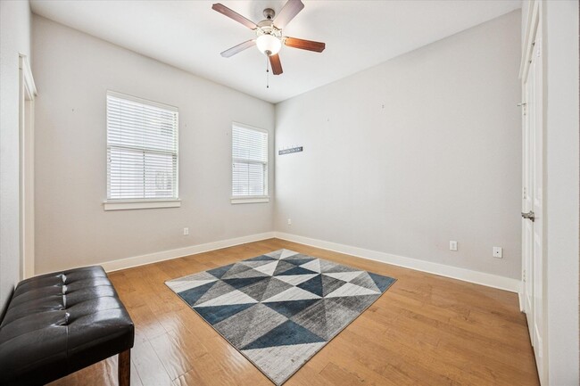 Building Photo - 2520 Bluebonnet Ln