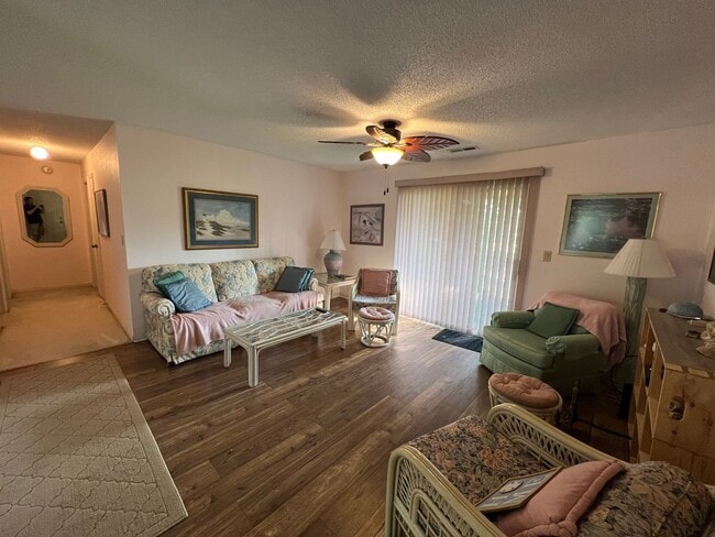 Building Photo - FURNISHED 2 BEDROOM/2 BATH UNIT 2ND FLOOR