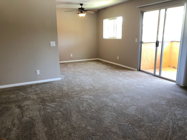 Building Photo - Super Cute and Close to Lake! Ready for Immediate move in!