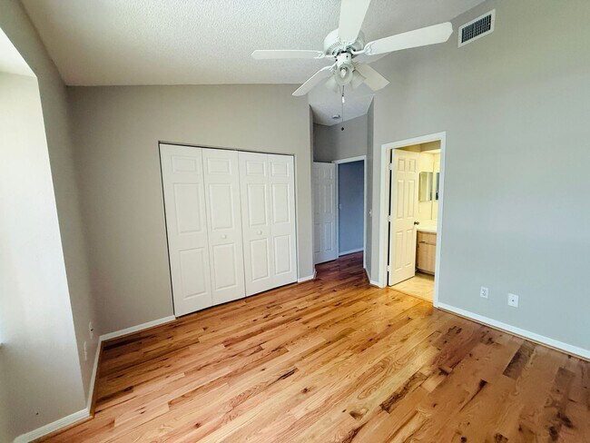 Building Photo - 2843 Thaxton Dr