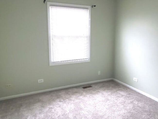 Building Photo - 2629 College Hill Cir