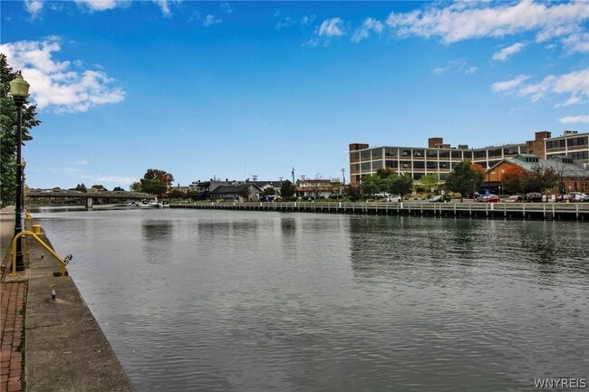 Building Photo - 126 E Niagara St