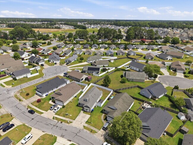 Building Photo - 2517 Sawgrass Dr