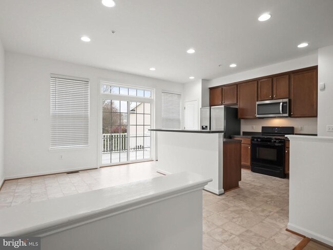 Building Photo - 43578 Marguerite Way
