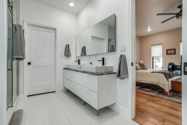 Building Photo - 211 Gibson