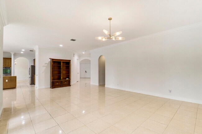 Building Photo - 5029 Forest Dale Dr