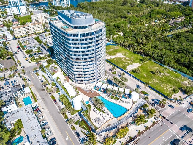 Building Photo - 701 S Fort Lauderdale Beach Blvd