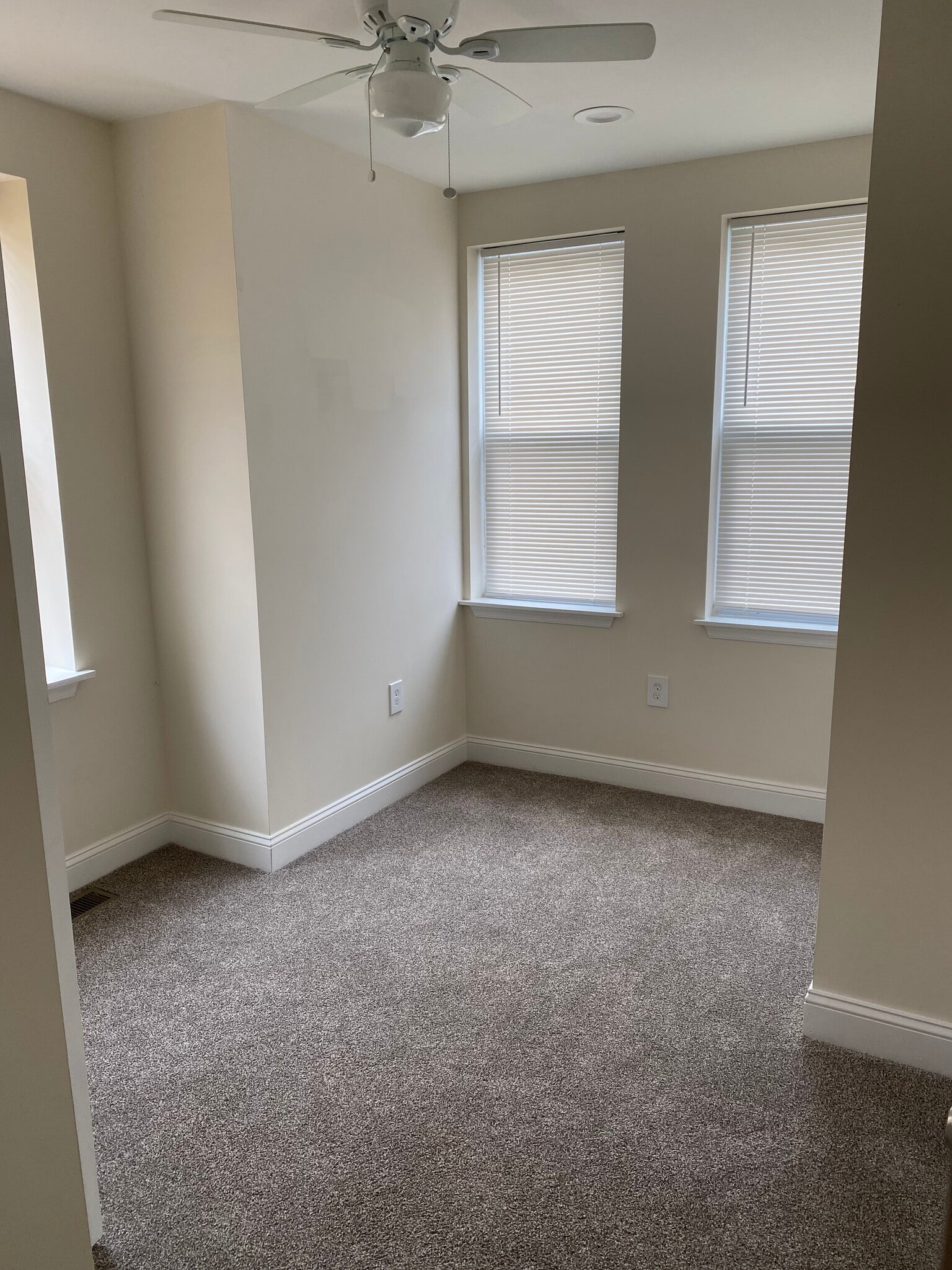 Upstairs Back Bedroom - 2917 W Susquehanna Ave