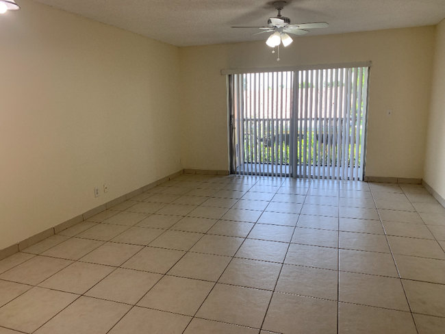 Building Photo - 8431 Royal Palm Blvd