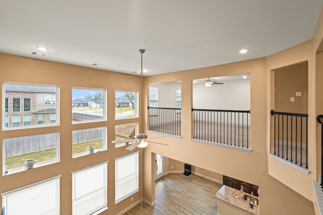 Building Photo - 7601 Silver Dr