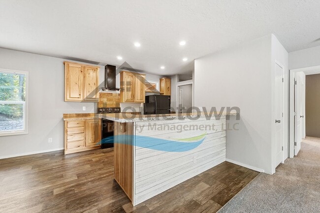 Building Photo - 3 Bedroom 2 Bathroom Home on a Private Lot out in the Country Near Sagle!