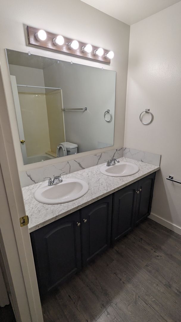 Building Photo - 3 Weeks Rent Free! 2 Bed 1 Bath Condo for ...