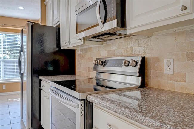 Building Photo - 1606 Maryvale Dr