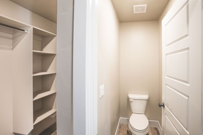 Building Photo - MODERN 4 BED 3 BATH TOWNHOME IN SUGAR CITY