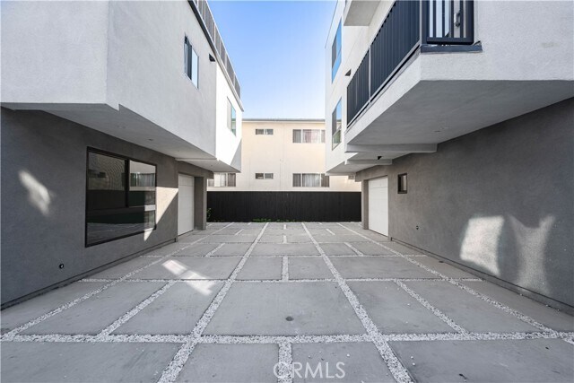 Building Photo - 1342 N Kingsley Dr