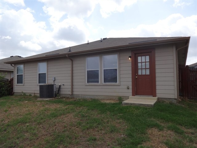 Building Photo - 1409 Ashview Cir