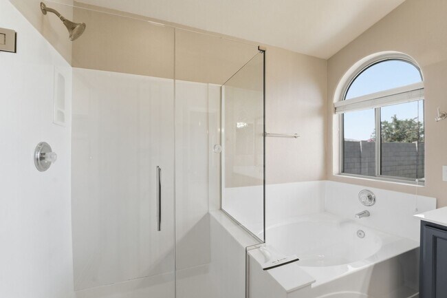 Building Photo - Welcome to this well-maintained 3-bedroom, 2-bath home in Gilbert, AZ!