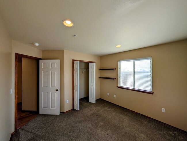 Building Photo - Residential Bliss: 3-Bedroom, 2-Bath w/ Ev...