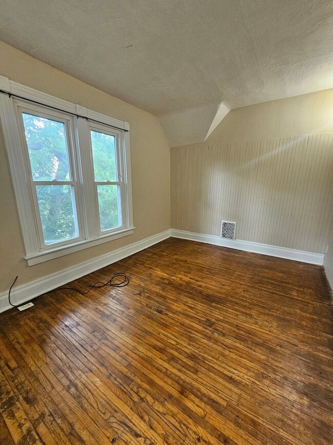 Building Photo - There is a $25 fee per application and eve...