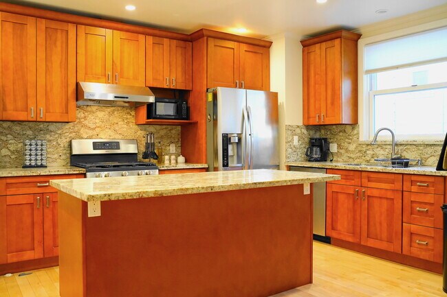 Building Photo - 851 Ocean Ave