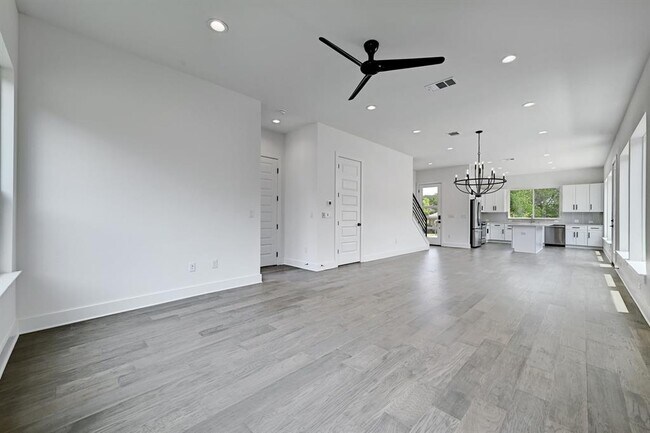 Building Photo - 2308 Maxwell Ln