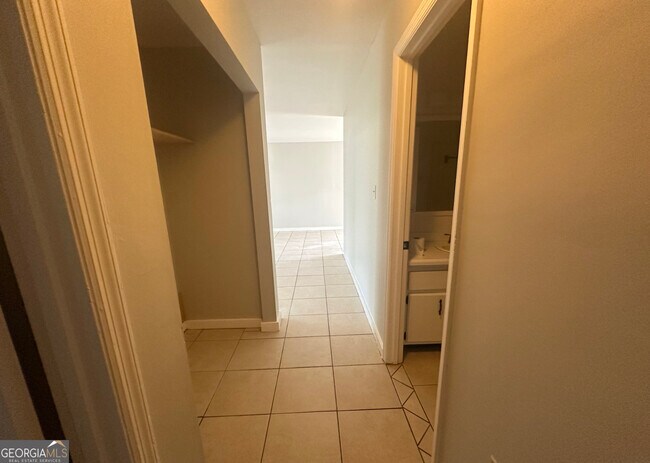 Building Photo - 520 Chateau Cir