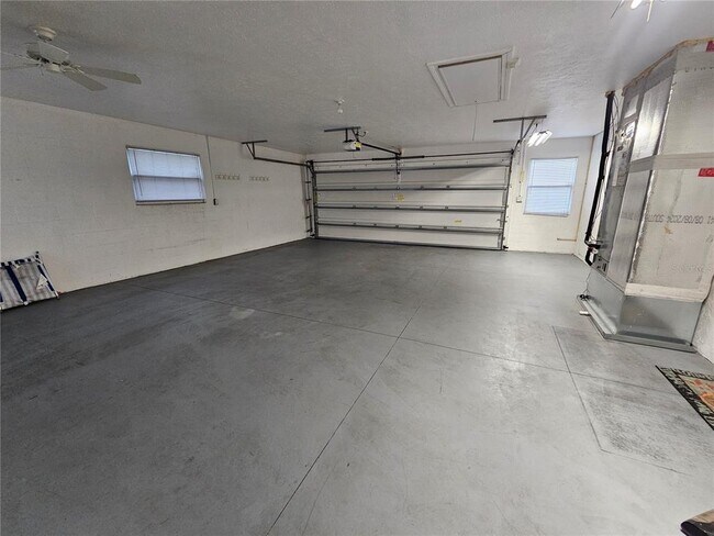 Building Photo - 2130 Pinehurst St