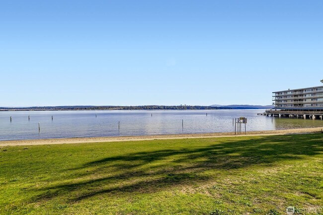 Building Photo - 3Bd/3.5Ba Seattle Townhouse