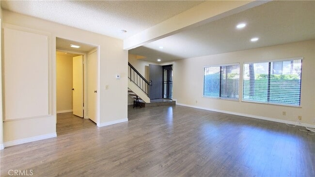 Building Photo - 719 Briarwood Ln