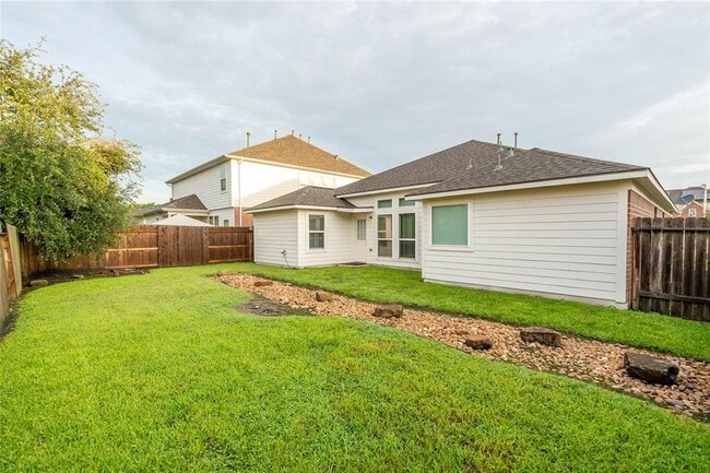 Building Photo - 9960 Yearling Pl