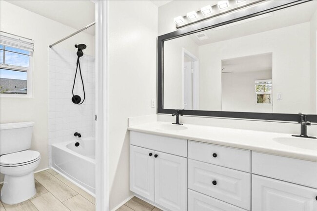 Building Photo - Townhomes at Fairways Edge