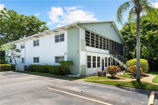 Building Photo - 2118 SE Edler Dr