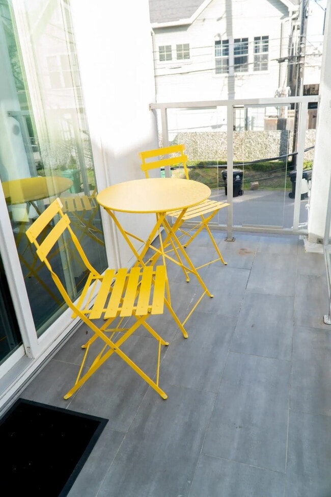 Building Photo - 2105 Engelmohr St