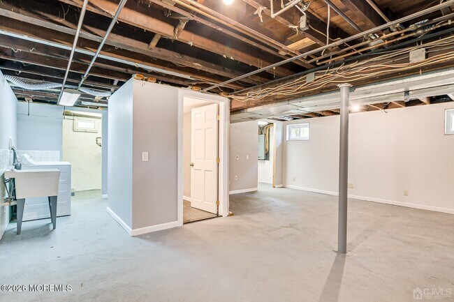 Building Photo - 48 Johnson Pl