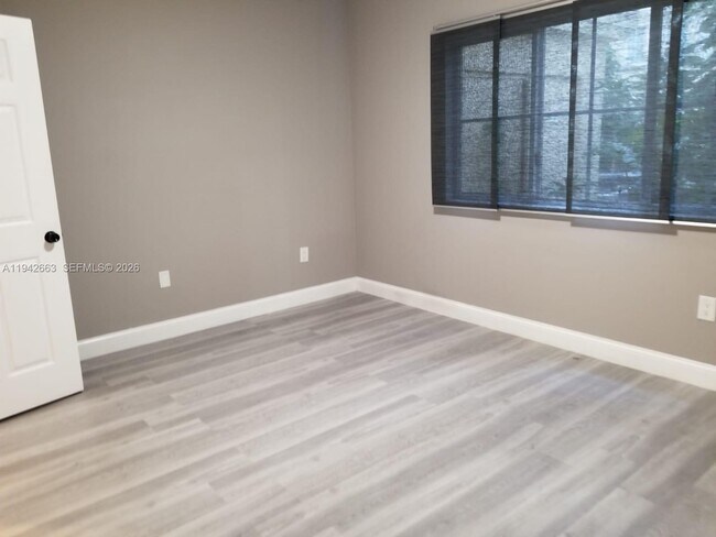 Building Photo - 2470 Centergate Dr