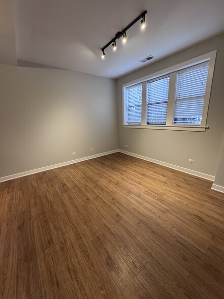 Building Photo - 4628 N Leavitt St