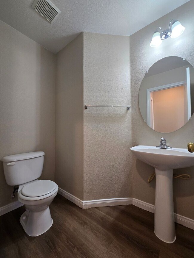 Building Photo - A Spacious 4 Bedroom House in Iron Mountain Ranch