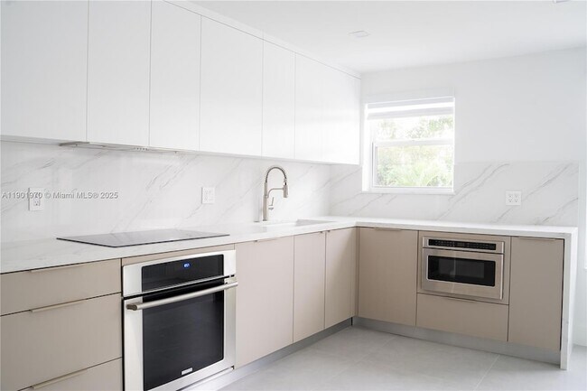 Building Photo - 10996 NW 58th Terrace