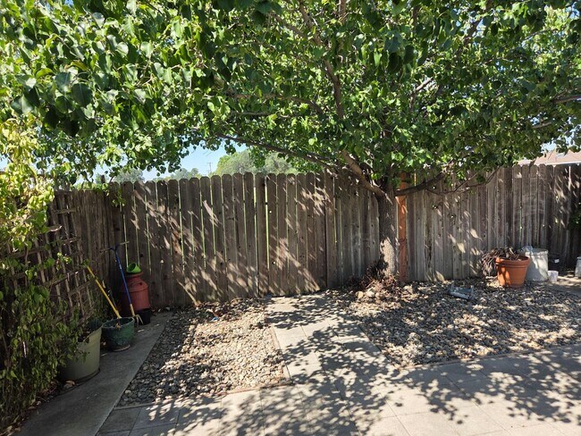 Building Photo - 9669-9671 Lake Natoma Drive