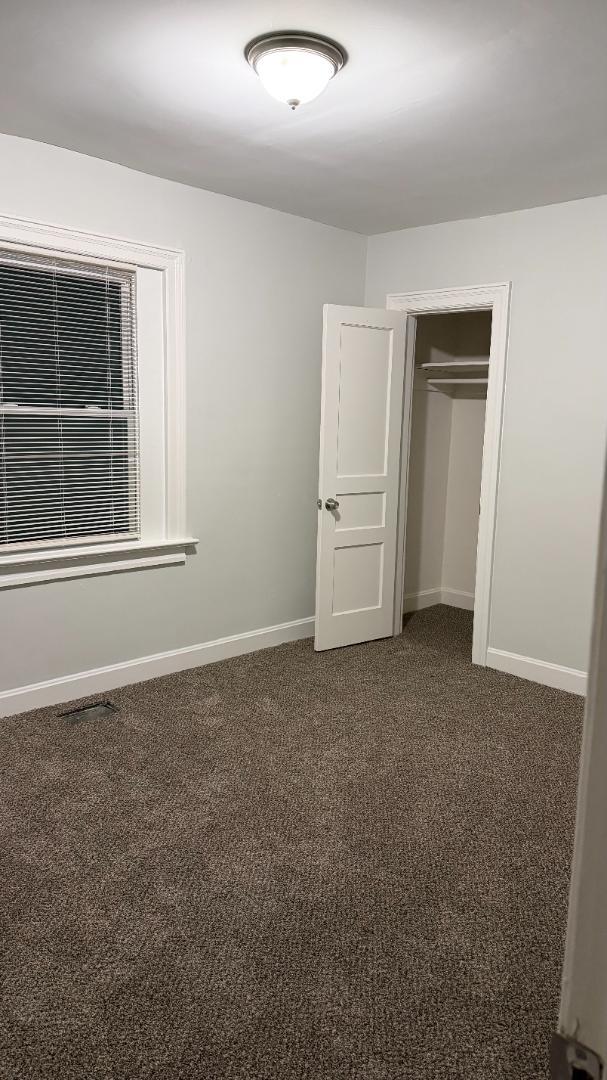 Building Photo - 914 Clark St