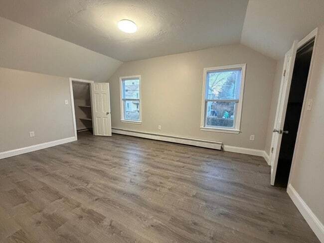 Building Photo - 18 Harris St